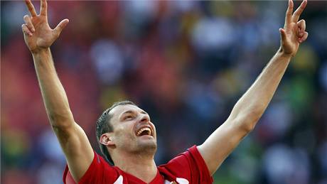 GÓL. Jovanovi ze Srbska oslavuje gól, který práv vstelil.