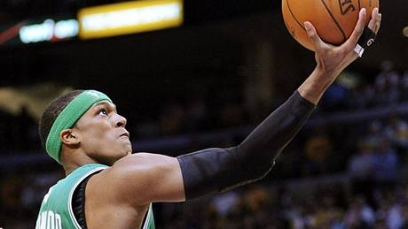 Rajon Rondo z Bostonu Celtics zakonuje v sedmém finále NBA proti LA Lakers