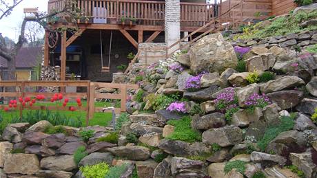 Pohled na dvoupatrovou terasu