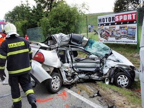 U brnnského automotodromu se srazil osobní vz s nákladním, nehodu nepeily dv dívky