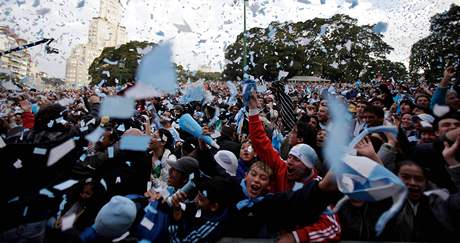 OSLAVY V BUENOS AIRES. Postup Argentiny slavily v Jiní Americe davy lidí.
