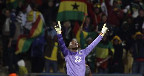 Ghanský gólman  Richard Kingson se raduje z výhry nad USA