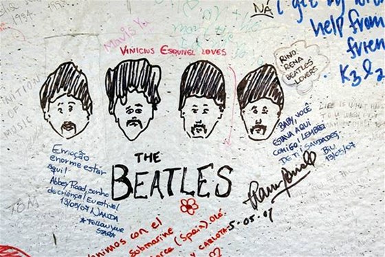 Pvodní budeník legendární kapely Beatles vystoupí v rámci výstavy Beatlemánie! v Praze  zasoutte si o vstupenky s VisitBritain