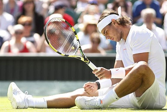 Pes úvodní kolo proel i Rafael Nadal, který se do Wimbledonu vrátil po roní pauze