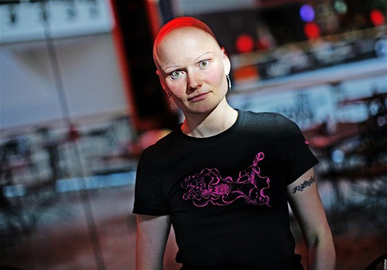 Monika Pospíilová - kvli nemoci jménem alopecie pila o vlasy a vekeré ochlupení 