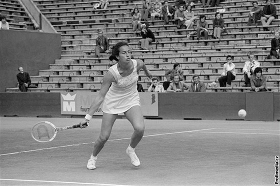 Britská tenisová legenda Virginia Wadeová na poátku sedmdesátých let.