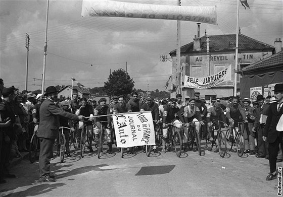 Start jedné z etap v prehistorii Tour de France. 