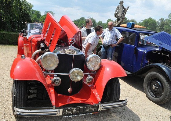 V zámeckém parku ve Slavkov se seli píznivci historických vozidel Oldtimer 