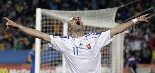 SLOVENSKÝ ÚSP�CH. Slováci postoupili z druhého místa. To nahrálo sázka�i, který díky tomu vyhrál skoro 900 tisíc korun.