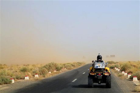 tvrtek 24.06. Ped Merzougou projdme psenou bou