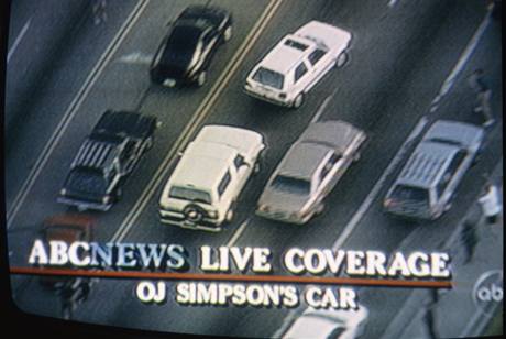 Televizn zbry ze zatkn O. J. Simpsona na dlnici polici v Los Angeles 17. ervna 1994.