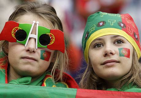 Portugalsk fanynky v hlediti stadionu v Kapskm Mst