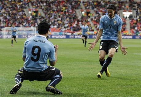 GÓL. Uruguayský útočník Suárez se raduje z gólu ,který vstřelil během osmifinále mistrovství světa.