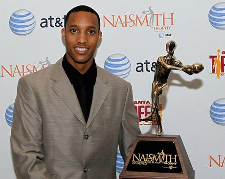 Evan Turner pebr Naismith Trophy pro nejlepho basketbalistu v NCAA