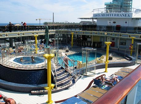 Lo Costa Mediterranea, pod sklennou stechou tria