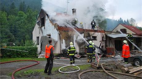 Vbuch a por domu v Morce na Frdecko-Mstecku (25. 6. 2010)