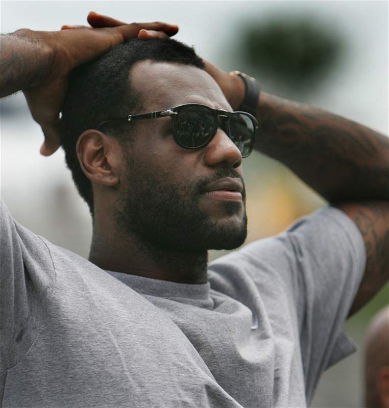 Fotogalerie: LEBRONE, PROSÍM, ZŮSTAŇ! Fanoušci Clevelandu Cavaliers  vyzývají svého hrdinu, aby neopouštěl současný klub