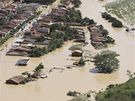 Severovýchod Brazílie postihly záplavy. Na snímku Jacuipe ve stát Alagoas (21. erven 2010)