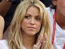 Kolumbijská zpvaka Shakira sleduje zápas Rafaela Nadala ve Wimbledonu.