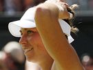 Vera Zvonarevová se usmívá, práv postoupila do semifinále Wimbledonu