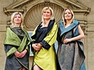 Vítzky ankety Miss parlament se fotily pro ONA.iDNES - zleva poslankyn Kvta Konická, Jana Kaslová a Kateina Klasnová 