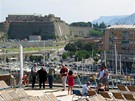 Lo Costa Mediterranea. Pevnost Forteza del Priamar v Savon z nejvyích palub lodi
