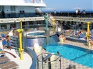 Lo Costa Mediterranea, bazény na 9. palub
