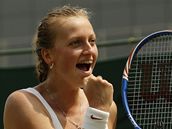 JO! esk tenistka Petra Kvitov se raduje z postupu do osmifinle Wimbledonu.