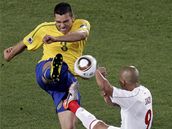 �LAPÁK PROTI �LAPÁKU. Brazilec Lucio svádí tvrdý souboj se Suazem z Chile.