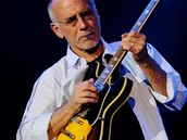 Larry Carlton