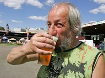 Vlastimil Rybnek z Brna na pivnm festivale ochutnal Daick pivo