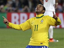 DKY BOHU. Brazilec Robinho dkuje bohu za gl do st Chile, 