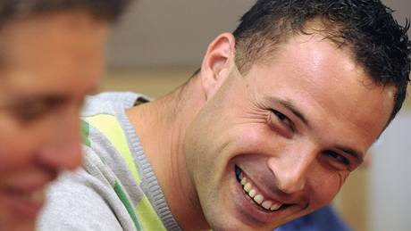 Dob�e nalad�ný branká� Michal Dan�k na tiskové konferenci p�i p�estupu do Baníku Ostrava