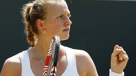 Petra Kvitová v duelu proti Dánce Wozniacké ve 4. kole Wimbledonu