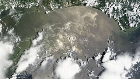 Satelitní snímek NASA zachycuje rozsah ropné havárie v Mexickém zálivu k datu 19. ervna 2010.