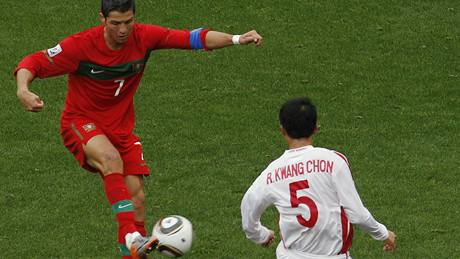 Portugalský fotbalista Cristiano Ronaldo p�i zápase proti KLDR.