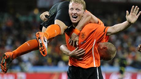 TVRTFINÁLE. Nizozemtí fotbalisté jásaj po druhém gólu do sít Slovenska.Ten nakonec znamenal postup