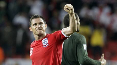 ANGLICKÁ RADOST. Anglický záložník Lampard se raduje z postupu do osmifinále.