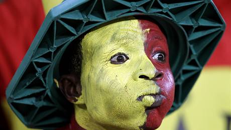 POJME GHANA! Fanouek fandí na mistrovství svta fotbalistm Ghany.