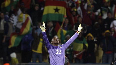 Ghanský gólman  Richard Kingson se raduje z výhry nad USA