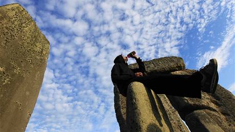 Na první paprsky nad Stonehenge ekaly tisíce lidí (21. ervna 2010)