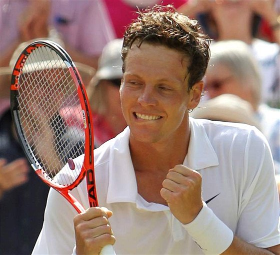 Tomá Berdych slaví postup do semifinále Wimbledonu