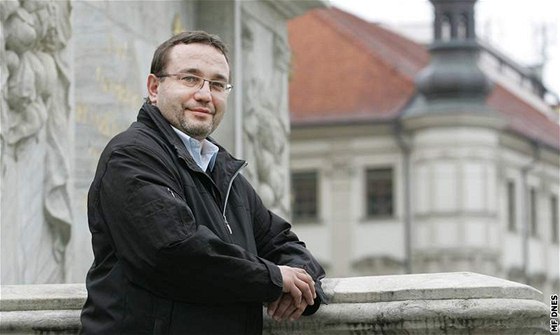 Ministr školství Josef Dobeš je rekordmanem v počtu poradců. Radí mu i kat ze SuperStar Eduard Klezla.