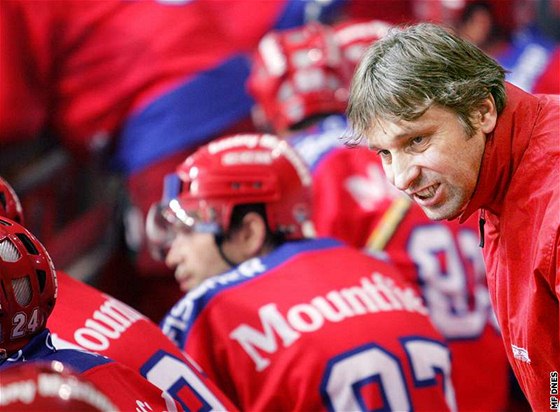 Trenér Josef Janda povede dnes pardubické hokejisty do duelu se Zlínem.