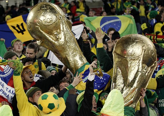 Braziltí fanouci zatím mohou být klidní, jejich tým v cest za trofejí mistr svta pokrauje.