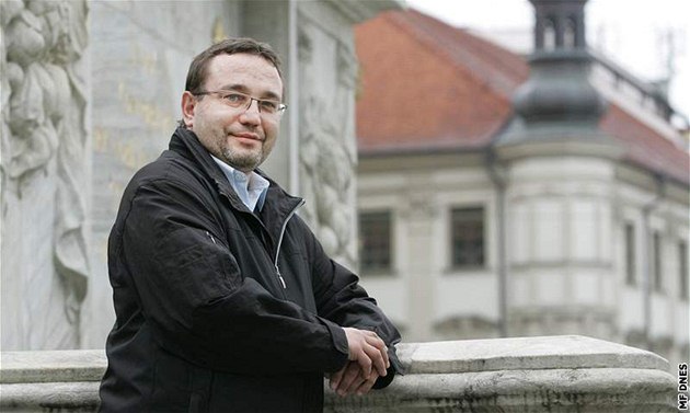 Ministr �kolství Josef Dobe� je rekordmanem v po�tu poradc�. Radí mu i kat ze SuperStar Eduard Klezla.