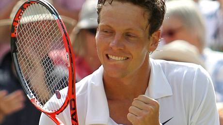 Tomá Berdych slaví postup do semifinále Wimbledonu