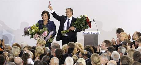 Polsk prezidentsk volby vyhrl podle prvnch odhad pedseda doln komory parlamentu Bronislaw Komorowski. (4. ervence 2010)