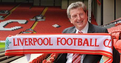 NADJE. Kou Roy Hodgson m bt spasitelem trpcho se Liverpoolu.