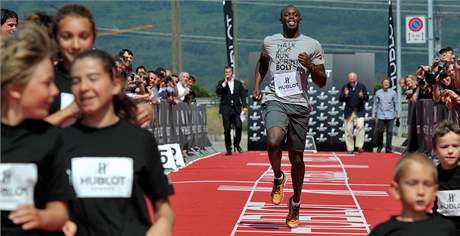 Usain Bolt pi charitativnm bhu ve vcarsku